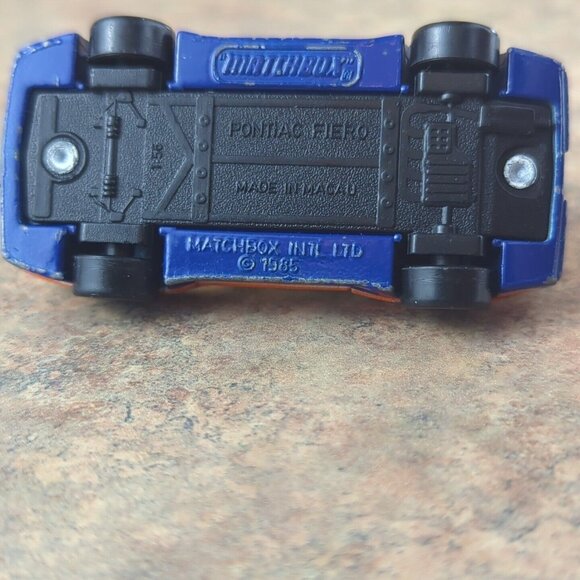Vintage 1985 Matchbox Superfast 2 PONTIAC FIERO (white/blue)‎ Goodyear 85 - Picture 11 of 12